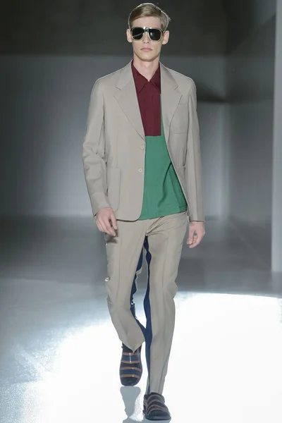 Look 27